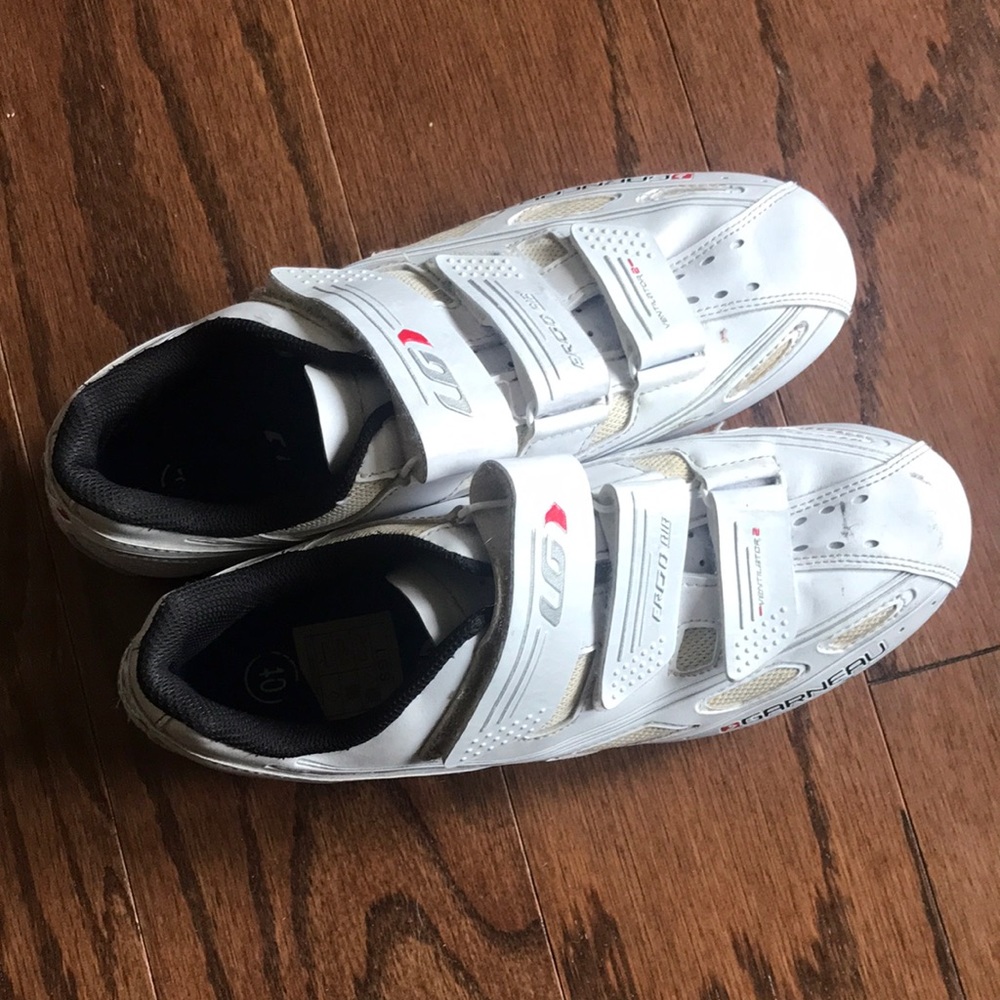 Garneau white cycling shoe with Velcro straps 40